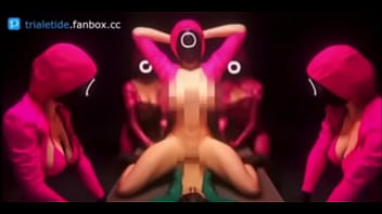 Guardias de el juego del calamar tetonas cogen a jugador sumiso en mesa de metal