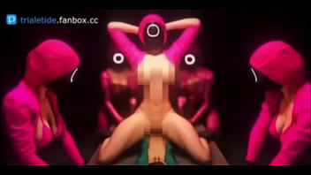 Guardias de el juego del calamar tetonas cogen a jugador sumiso en mesa de metal