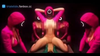 Guardias de el juego del calamar tetonas cogen a jugador sumiso en mesa de metal