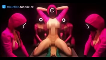 Guardias de el juego del calamar tetonas cogen a jugador sumiso en mesa de metal