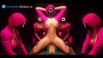 Guardias de el juego del calamar tetonas cogen a jugador sumiso en mesa de metal