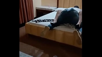 Hotwife saiu da igreja pra dar para o negão do pau enorme crente safada gosta de rola grande e grossa e marido corno adora ver