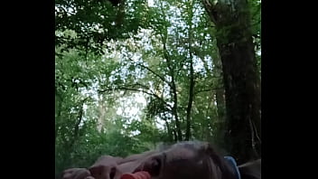 2025 09 17 esclave f en foret rampe dans la boue pisse et ceinture