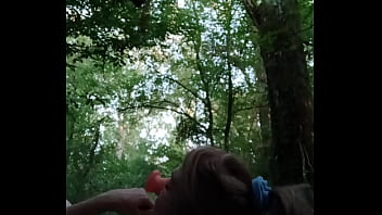 2025 09 17 esclave f en foret rampe dans la boue pisse et ceinture