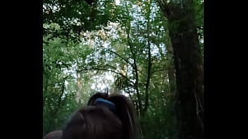 2025 09 17 esclave f en foret rampe dans la boue pisse et ceinture