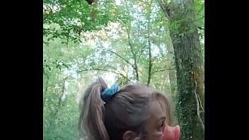 2025 09 17 esclave f en foret rampe dans la boue pisse et ceinture