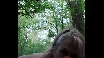 2025 09 17 esclave f en foret rampe dans la boue pisse et ceinture