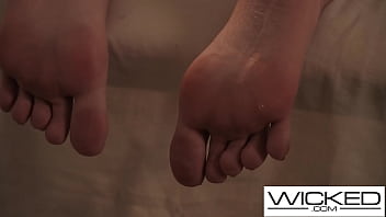 Mia de vil gets massaged and fucked