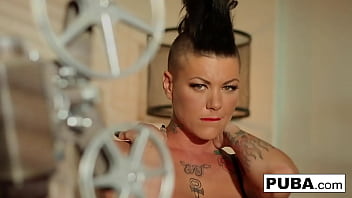 Brunete babe masturbates