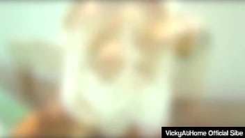 Hot vicky vette vibrates and drills her pussy with her favorite toys