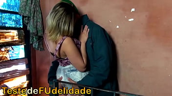 Beijo proibido desejo liberado no silencio da noite