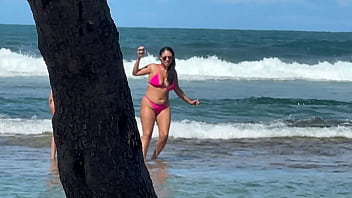 Duas gostosas curtindo a praia da enseada dos corais cabo pe