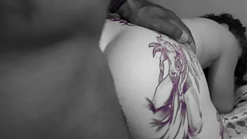 Tirei meu pau da buceta da loira e botei no cu dela sem lubrificaçao