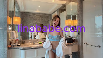 Petite young asian tries to twerk until you cum