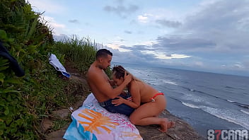 Flagrante homem transando com loira gostosa na praia itanhaem
