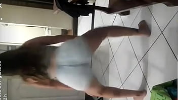 Loirinha gostosa dançando funk