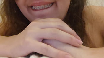 Ela gosta de guiar a punheta do jeitinho dela joi Ela gosta de guiar a punheta do jeitinho dela joi