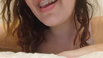 Ela gosta de guiar a punheta do jeitinho dela joi Ela gosta de guiar a punheta do jeitinho dela joi