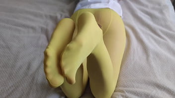 Sockjob by girlfriend in yellow pantyhose and white ankle socks