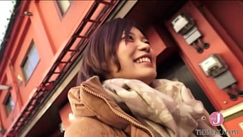 いやらしい目つきと絶妙な舌使いで乳首舐めからチンポをズッポリと咥え込んでのねっとりとしたフェラ いやらしい目つきと絶妙な舌使いで乳首舐めからチンポをズッポリと咥え込んでのねっとりとしたフェラ
