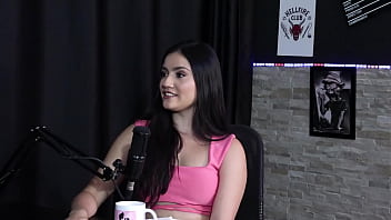 Um gang bang perfeito para ela seriam com 6 homens falou dos seus fetiches e quando ficou com uma mulher karen gonçalves sheer red