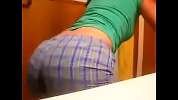 Girl knows how to shake her ass