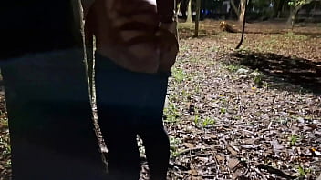 Foda noturna na ela se exibe e toma pau na praça