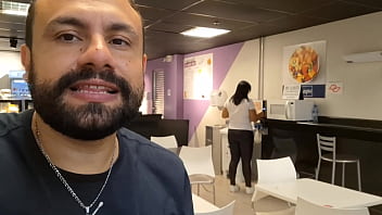 Foda noturna na ela se exibe e toma pau na praça