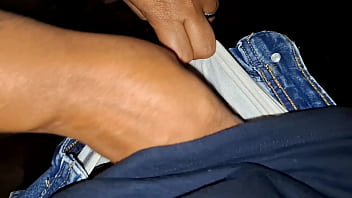 Foda noturna na ela se exibe e toma pau na praça