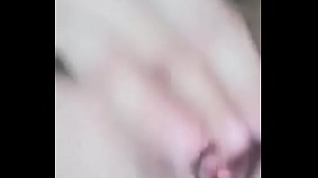 Chica masturbándose