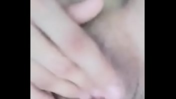 Chica masturbándose