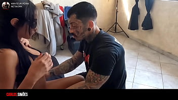 Novinha linda magrinha gostosa com tatuado marombado pauzudo