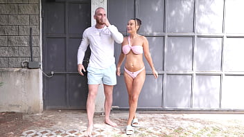 She sucks me off outside i got lucky she was horny that day