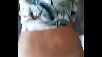 Arama se roza como una gata en mi polla