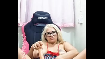 Mostrando a buceta para os safadinhos que querem socar os cacetes nela marca comigo num motel e vem me foder gostoso