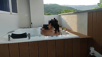 Mi suegra en el jacuzzi sexy Mi suegra en el jacuzzi sexy
