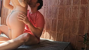 Me manosea lento reverse cowgirl y se corre en mi boca