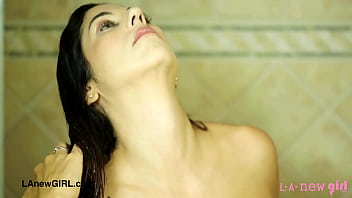 Sizzling hot model enjoys a sensual bath