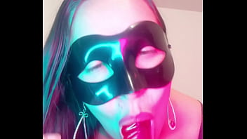 Esposa puta se masturba y se graba video para el nuevo jefe de su marido le encanta probar vergas diferentes 1