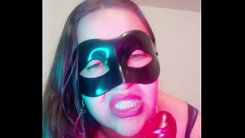 Esposa puta se masturba y se graba video para el nuevo jefe de su marido le encanta probar vergas diferentes 1