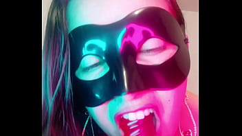 Esposa puta se masturba y se graba video para el nuevo jefe de su marido le encanta probar vergas diferentes 1