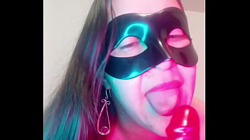 Esposa puta se masturba y se graba video para el nuevo jefe de su marido le encanta probar vergas diferentes 1