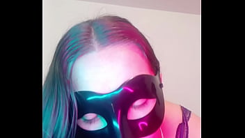 Esposa puta se masturba y se graba video para el nuevo jefe de su marido le encanta probar vergas diferentes 1