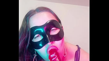 Esposa puta se masturba y se graba video para el nuevo jefe de su marido le encanta probar vergas diferentes 1