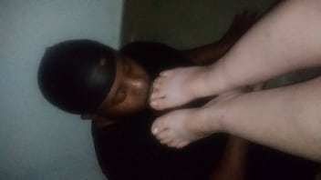 White toes getting sucked