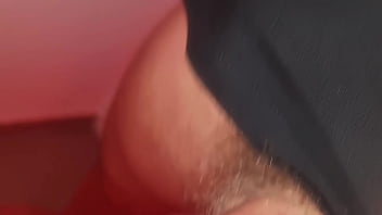 Assaggio di sborra moët & chandon e un calice di sperma versato da un bel cazzo italiano