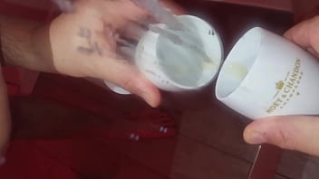 Assaggio di sborra moët & chandon e un calice di sperma versato da un bel cazzo italiano
