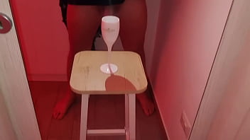 Assaggio di sborra moët & chandon e un calice di sperma versato da un bel cazzo italiano