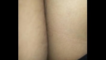 Dandole por atras por el culo
