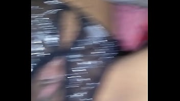 Dandole por atras por el culo